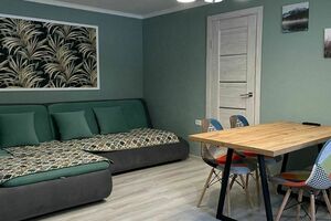 трехкомнатная в центре Домбая